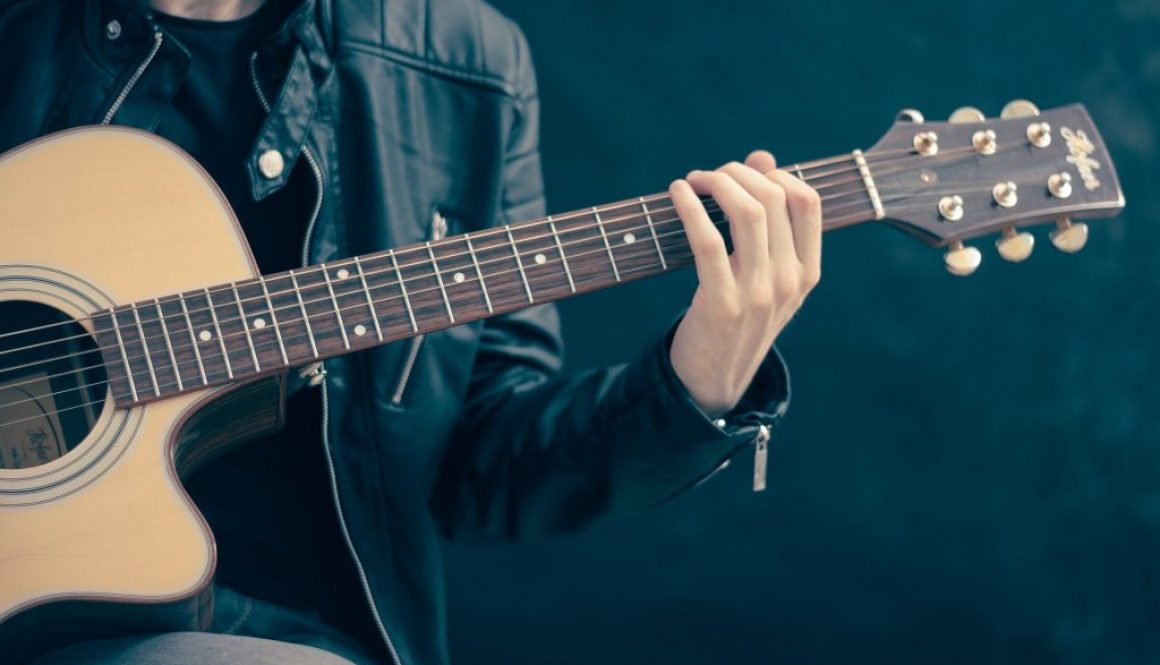 guitar-756326_1920-min